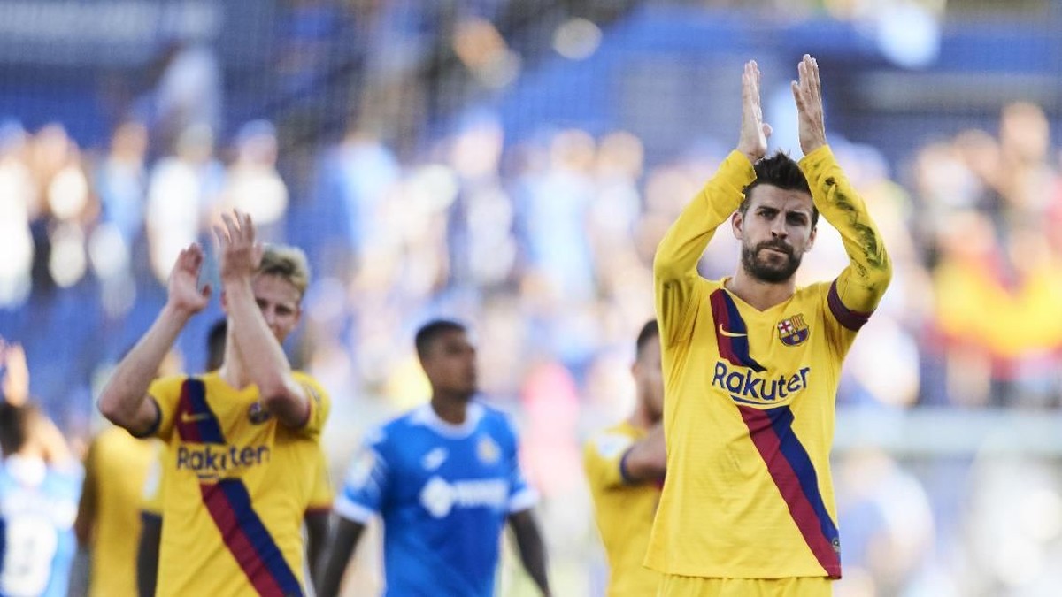Bek Barcelona Gerard Pique (kanan). (Foto: Aitor Alcalde/Getty Images)