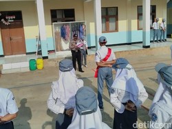Cegah Pelajar Ikutan Demo, Anggota Binmas Datangi Sekolah di Bandung