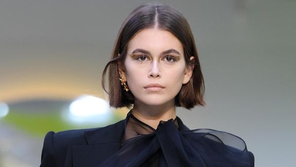 Putri Cindy Crawford, Kaia Gerber Alami Wardrobe Malfunction