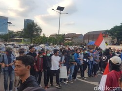 Mahasiswa Demo ke Pelajar: Ayo Dek, Jangan Berada di Dalam Tol