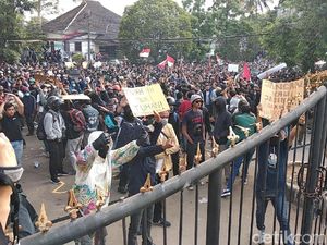 Respons Mahasiswa soal Anarcho Tunggangi Demo Ricuh di Bandung Respons Mahasiswa soal Anarcho Tunggangi Demo Ricuh di Bandung