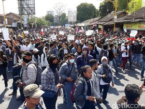 Melihat Suasana Aksi #GejayanMemanggil2 di Pertigaan Colombo