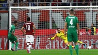 Tim tamu mampu unggul 1-0 pada babak pertama lewat penalti Eric Pulgar. Marco Luzzani/Getty Images.