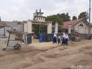 Melihat SMP di Bandung Barat yang Terhimpit Proyek Kereta Cepat
