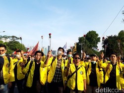 Acungkan Mawar, Mahasiswa UI Berduka Reformasi Dikorupsi