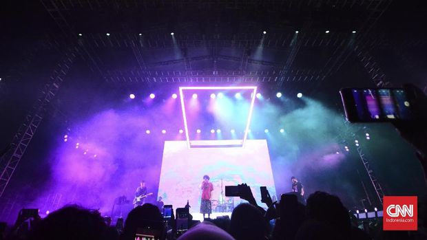Membuka Mata dan Pikiran Lewat Konser The 1975 di Jakarta