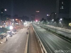 Kondisi Terkini di Gedung DPR: Kosong Melompong dari Massa, Polisi Siaga Kondisi Terkini di Gedung DPR: Kosong Melompong dari Massa, Polisi Siaga