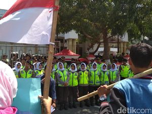 Demo Mahasiswa Blitar Tuntut Perppu KPK Disambut Lantunan Asmaul Husna