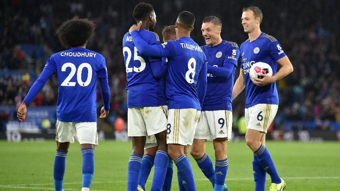 Leicester City LEICESTER, ENGLAND - SEPTEMBER 29: Wilfred Ndidi of Leicester City celebrates with teammates after scoring his teams fifth goal during the Premier League match between Leicester City and Newcastle United at The King Power Stadium on September 29, 2019 in Leicester, United Kingdom. (Photo by Nathan Stirk/Getty Images)