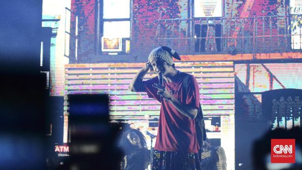 Membuka Mata dan Pikiran Lewat Konser The 1975 di Jakarta