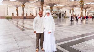 Bikin Pangling, Ini Gaya Hijab Maia Saat Umrah Pertama Bareng Suami