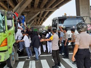 Mau ke DPR, 200 Pelajar Naik Truk Trailer Disetop di Tanjung Priok Mau ke DPR, 200 Pelajar Naik Truk Trailer Disetop di Tanjung Priok