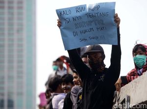 Aktivis Terima Laporan Pelajar Disanksi karena Ikut Demo #ReformasiDikorupsi Aktivis Terima Laporan Pelajar Disanksi karena Ikut Demo #ReformasiDikorupsi