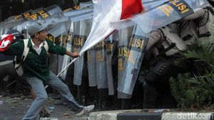 Bentrok Antara Pelajar Vs Polisi Kembali Terjadi di Belakang DPR