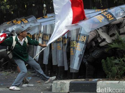 Bentrok Antara Pelajar Vs Polisi Kembali Terjadi di Belakang DPR