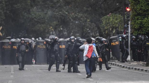 Pemprov DKI Ancam Cabut KJP Pelajar Demo Berujung Kriminal
