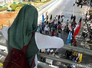 Aksi Mahasiswa di Patung Kuda Bubar Jalan!