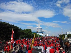Merah-merah Mahasiswa Unhas Penuhi Flyover Makassar, Merapat ke DPRD Sulsel