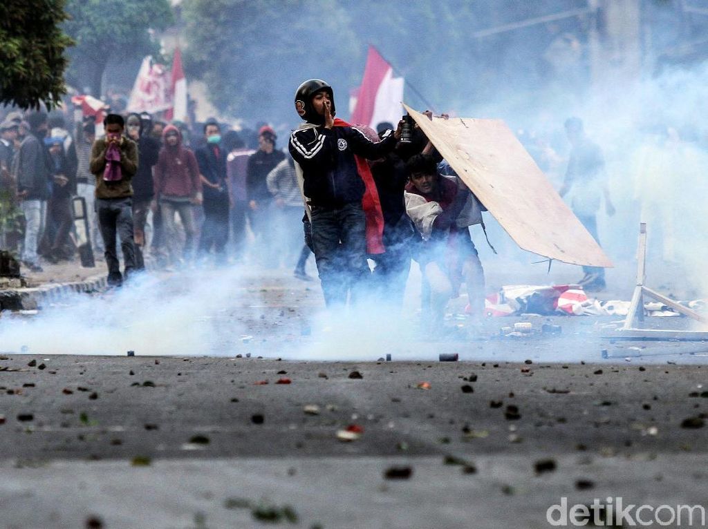 Mengenal Oksigen Kaleng yang Banyak Dicari Saat Demo Ricuh Mengenal Oksigen Kaleng yang Banyak Dicari Saat Demo Ricuh