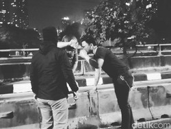 Demo Rusuh di Depan Gedung LIPI, 1 Polisi Kena Lemparan Batu di Wajah