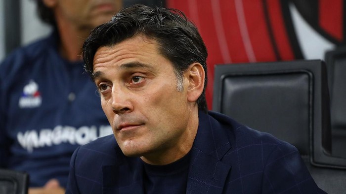 MILAN, ITALY - SEPTEMBER 29:  ACF Fiorentina coach Vincenzo Montella looks on before the Serie A match between AC Milan and ACF Fiorentina at Stadio Giuseppe Meazza on September 29, 2019 in Milan, Italy.  (Photo by Marco Luzzani/Getty Images)