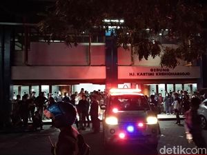 243 Demonstran Jalani Pertolongan Pertama di Kampus Unisba 243 Demonstran Jalani Pertolongan Pertama di Kampus Unisba