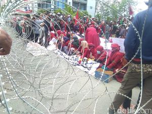 Mahasiswa Datangi Polda Sultra Minta Tim Independen Kasus Penembakan Mahasiswa Datangi Polda Sultra Minta Tim Independen Kasus Penembakan