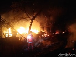 Kebakaran Pasar Nglangon Sragen Berhasil Dipadamkan