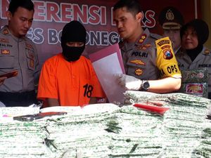 Pelaku Bajing Loncat Diamankan saat Garong Truk yang Sedang Jalan Pelaku Bajing Loncat Diamankan saat Garong Truk yang Sedang Jalan