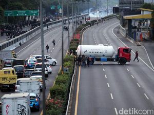Berkali-kali Tol Ditutup Gara-gara Demo, Operator Rugi Berapa?