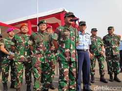3.100 Warga Diungsikan TNI dari Wamena, Hercules Terus Siaga Evakuasi