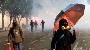 Potret Para Pendemo di Garis Terdepan
