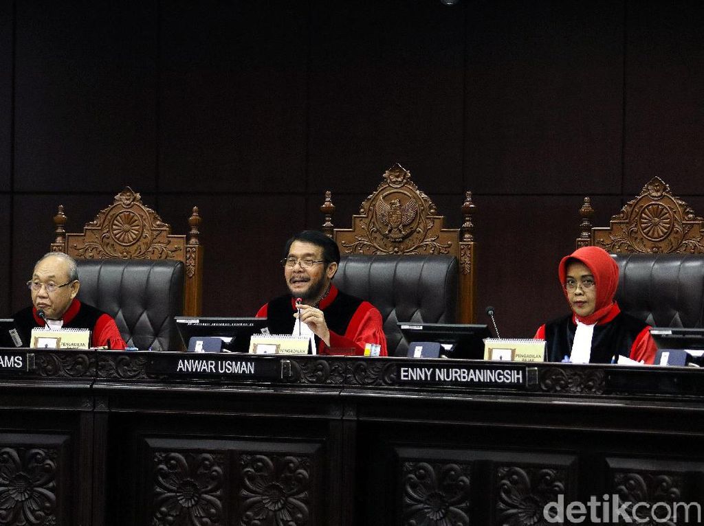 Bola Panas Undang-Undang KPK Bola Panas Undang-Undang KPK