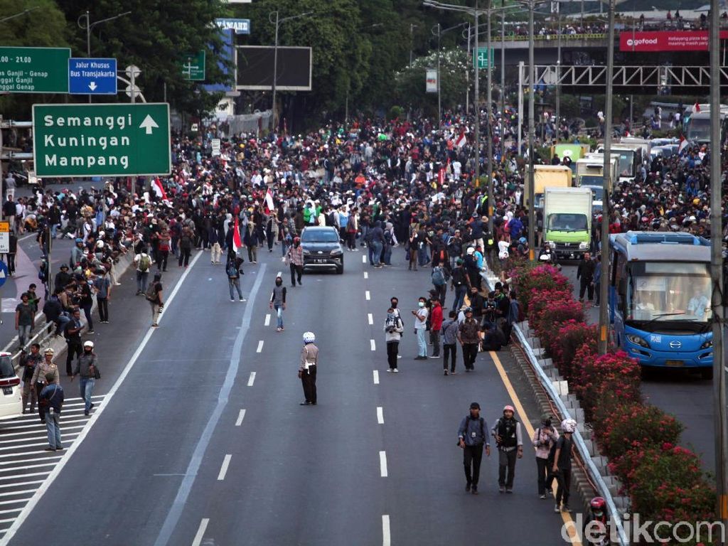 Antisipasi Demo, Pegawai di Setiabudi Pulang Lebih Awal Antisipasi Demo, Pegawai di Setiabudi Pulang Lebih Awal