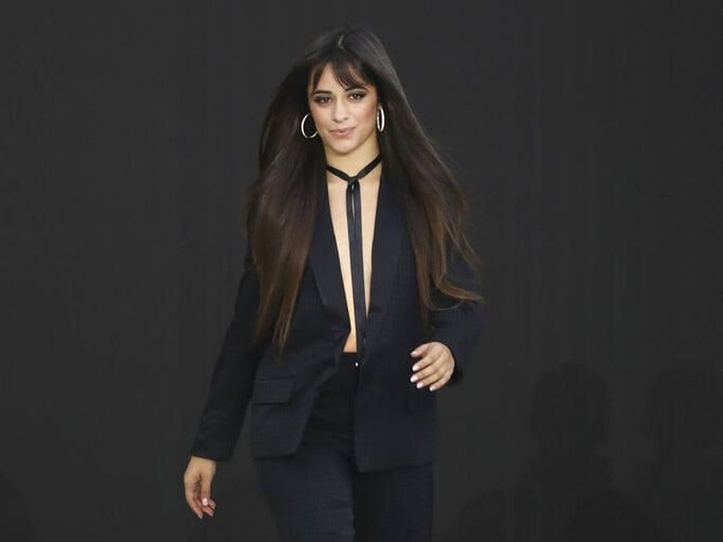 Camila Cabello Pamer Tato Pertama, Ada Makna Manis di Baliknya Camila Cabello Pamer Tato Pertama, Ada Makna Manis di Baliknya