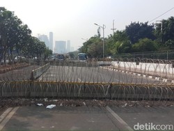 Jelang Demo, Jalan di Depan DPR Ditutup Kawat Duri