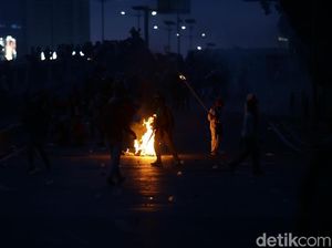 Aksi Demo Rusuh di Malam Hari, BEM SI: Bukan Kami Aksi Demo Rusuh di Malam Hari, BEM SI: Bukan Kami