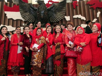 Baru Dilantik, Para Anggota DPR Ini Semringah Banget