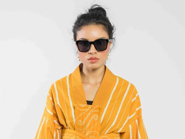 Besok Hari Batik, Ini 10 Baju Batik Kasual yang Bisa Dipakai Hangout dan Kondangan