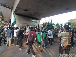 HMI Tuntut Jokowi Keluarkan Perppu Cabut UU KPK yang Baru