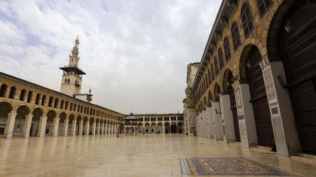 A general view shows Damascus' historic Ummayad mosque in the Syrian capital's Old City on May 22, 2018, during the Muslim holy fasting month of Ramadan. (Photo by LOUAI BESHARA / AFP)