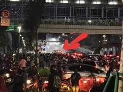 Demo Semalam, Bus Scania Putar Balik Hindari Massa