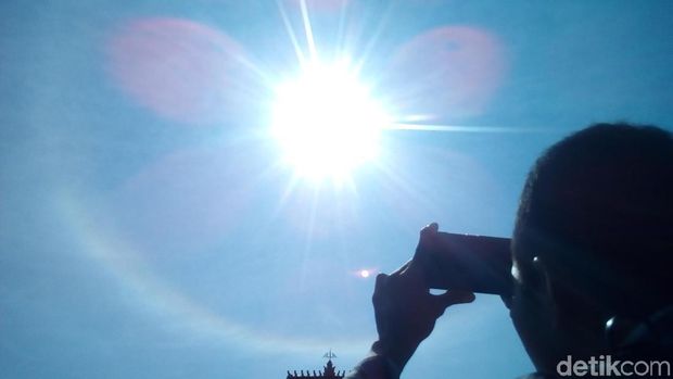 Matahari dikelilingi cincin