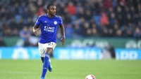 Ricardo Pereria menyegel posisi bek kanan di tim terbaik pekan ini. Pemain asal Portugal tersebut mencetak satu gol saat Leicester City melibas Newcastle United 5-0. (Foto: Nathan Stirk/Getty Images)