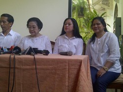 Iriana dan Kamera HP Jadul