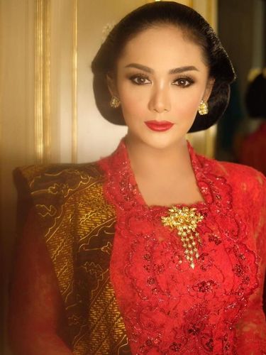 Krisdayanti untuk pelantikan DPR RI