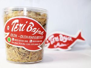 Penyiar Radio Banting Setir Jualan Ikan Teri Beromzet Puluhan Juta