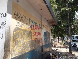 Infrastruktur Sekitar Palmerah Jadi Korban Vandalisme Pedemo