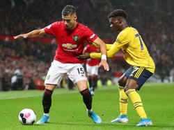 MU mencatatkan ancaman serius pertama di pertandingan ini pada menit ke-29. Pereira menerima bola di sisi kanan dan merangsek ke pertahanan Arsenal. Ia mengecoh David Luiz dan melepaskan tembakan yang masih bisa ditahan Bernd Leno. Istimewa/Catherine Ivill/Getty Images.