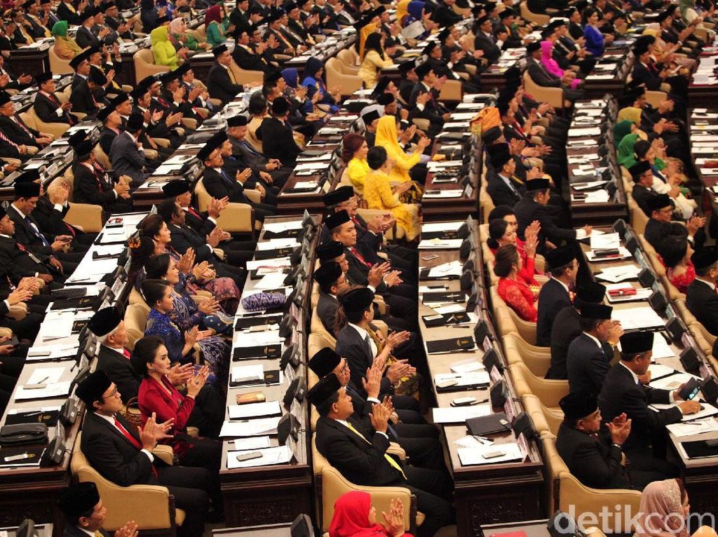 Mandat DPR 2019-2024: Kembalikan Kepercayaan Publik Mandat DPR 2019-2024: Kembalikan Kepercayaan Publik